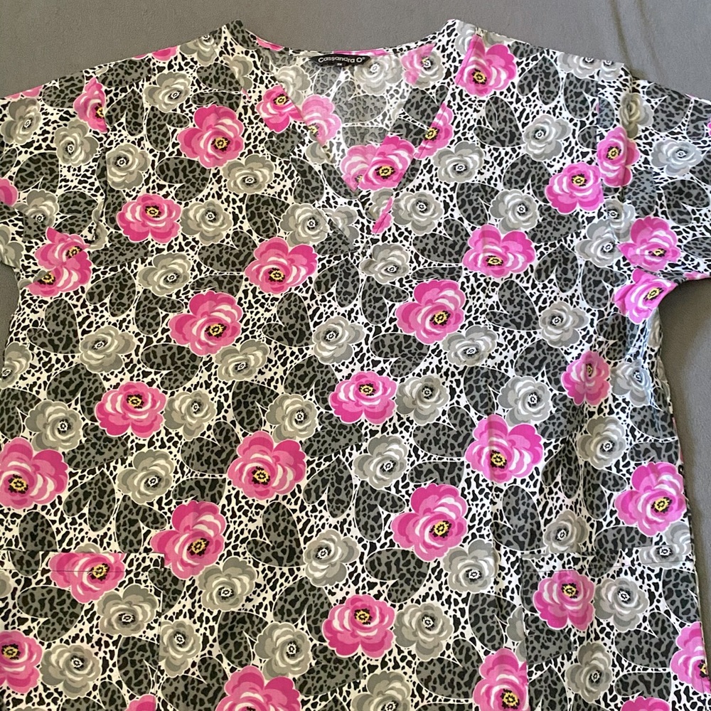 Women’s Scrub Top